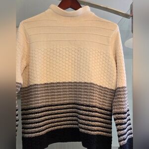 Liz Claiborne Women's Cream and Gray Turtleneck Sweater